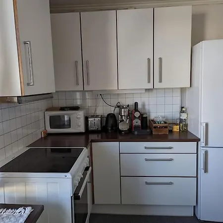 Quiet Just 3 Minutes From Central! 아파트 *