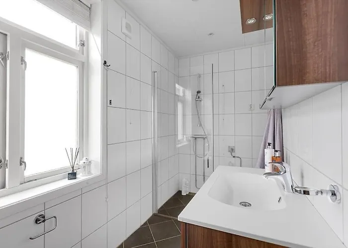 דירה Quiet Just 3 Minutes From Central!