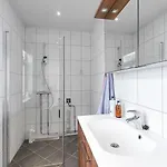 דירה Quiet Just 3 Minutes From Central!