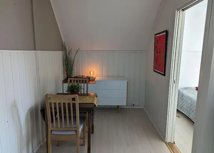 Quiet Just 3 Minutes From Central! *
